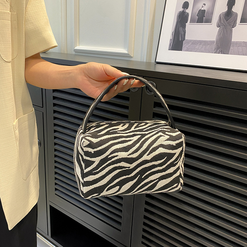 Leopard Makeup Bag Luxury  Lar - مراجعة Luxury Skincare Makeup وسعره