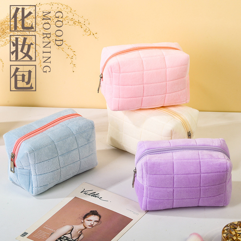 Furry Surface Cosmetic Bag Lux - مراجعة Luxury Skincare Makeup وسعره