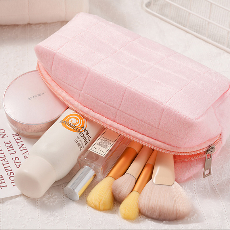 Furry Surface Cosmetic Bag Lux - مراجعة Luxury Skincare Makeup وسعره